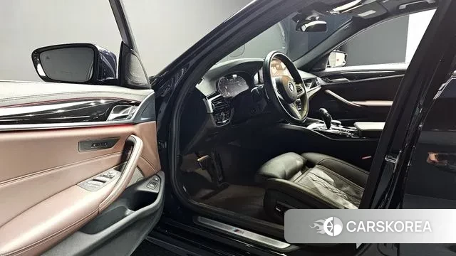 BMW 5 Series (G30) 2023 Черный из Кореи, фото 3