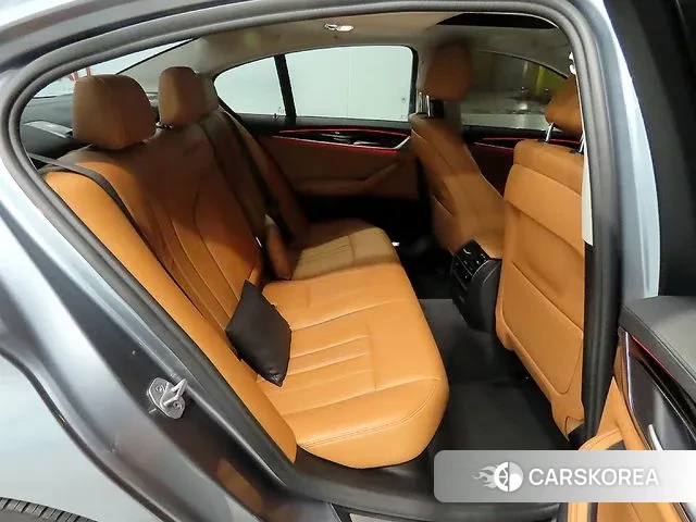 BMW 5 Series (G30) 2019 Серебристо-серый из Кореи, фото 3