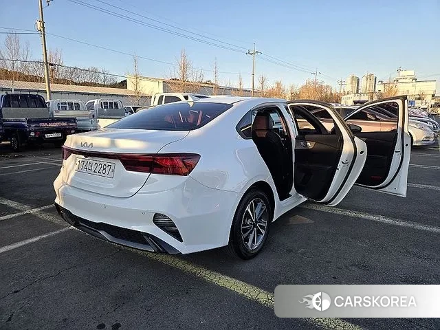 Kia The New K3 2nd generation 2022 Белый из Кореи, фото 3