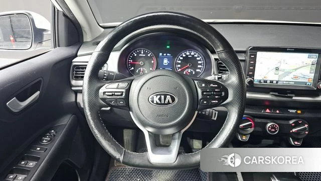 Kia Stonic 2018 Белый из Кореи, фото 3
