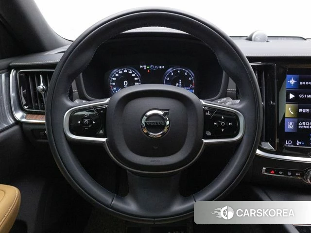 Volvo V60 Cross-Country 2nd Generation 2021 Серый из Кореи, фото 3