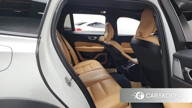 Volvo V60 Cross-Country 2nd Generation 2020 Белый из Кореи, фото 3