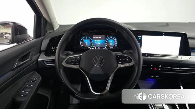 Volkswagen Golf 8th Generation 2024 Черный из Кореи, фото 3