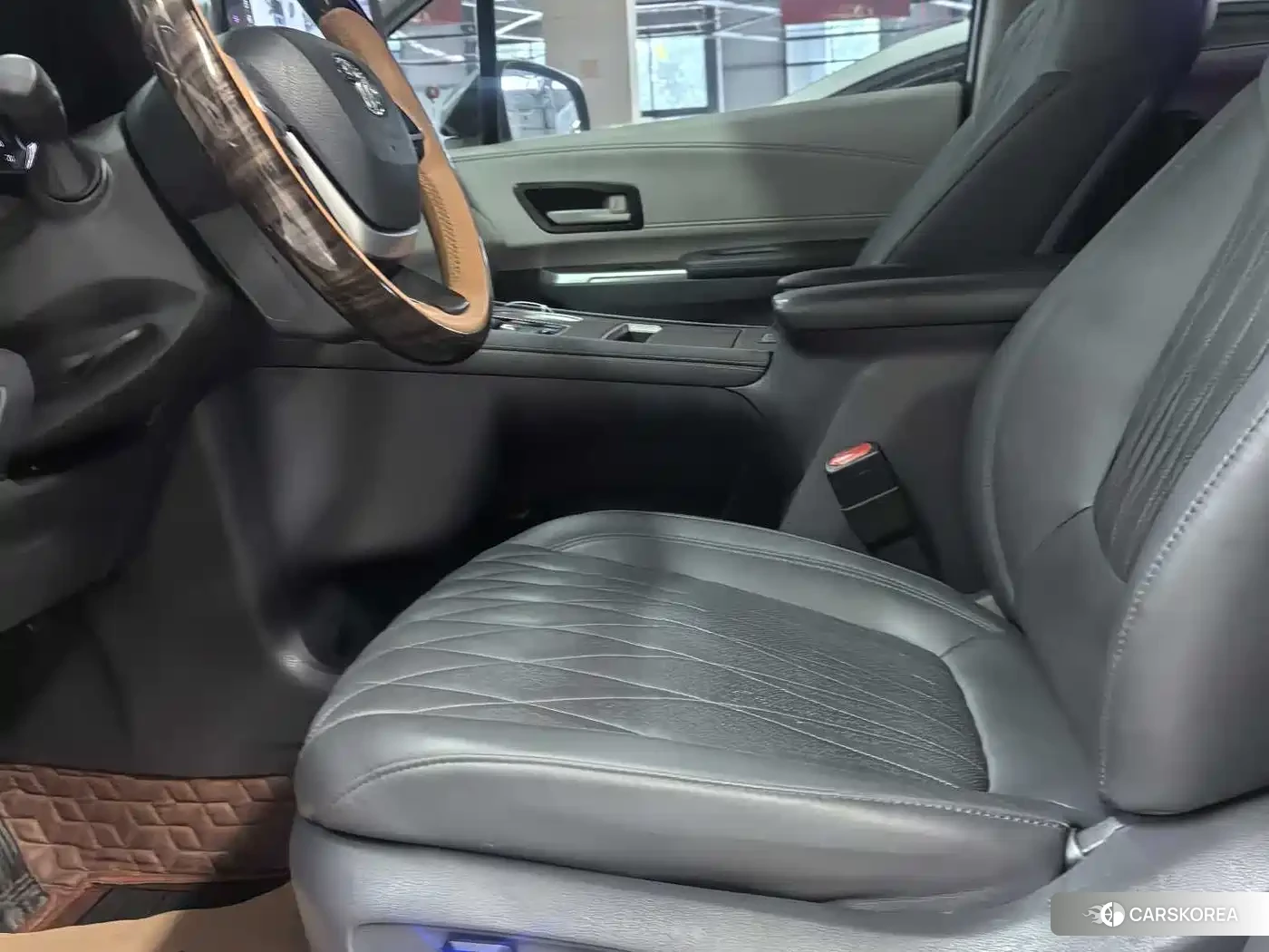 Toyota Sienna 2022 Champagne/brown из Китая, фото 3
