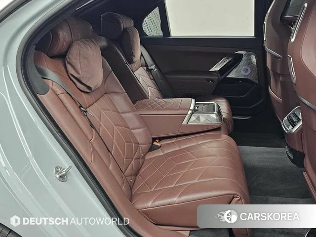 BMW i7 (G70) 2023 Серебристо-серый из Кореи, фото 3