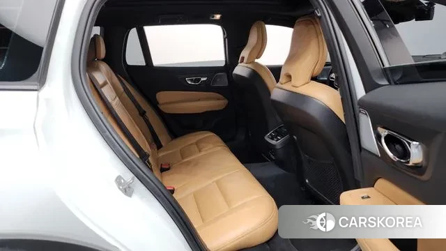 Volvo V60 Cross-Country 2nd Generation 2019 Белый из Кореи, фото 3