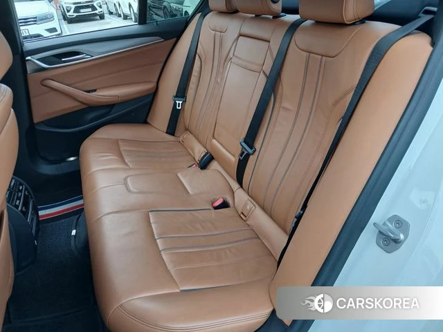 BMW 5 Series (G30) 2018 Белый из Кореи, фото 3