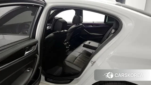 BMW 5 Series (G30) 2023 Белый из Кореи, фото 3