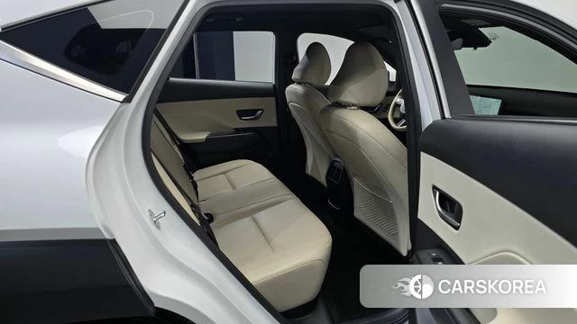 Hyundai Kona (SX2) 2023 Белый из Кореи, фото 3