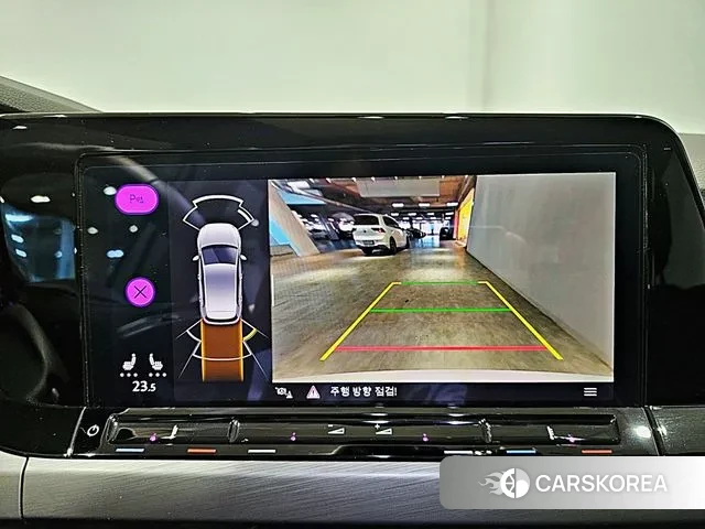 Volkswagen Golf 8th Generation 2023 Белый из Кореи, фото 3