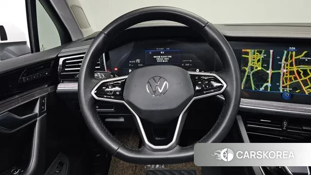 Volkswagen Touareg 3rd generation 2023 Белый из Кореи, фото 3