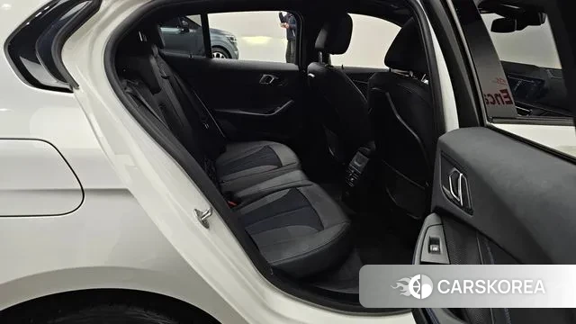 BMW 1 Series (F40) 2023 Белый из Кореи, фото 3