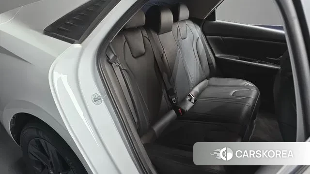 Hyundai Avante Hybrid (CN7) 2023 Белый из Кореи, фото 3