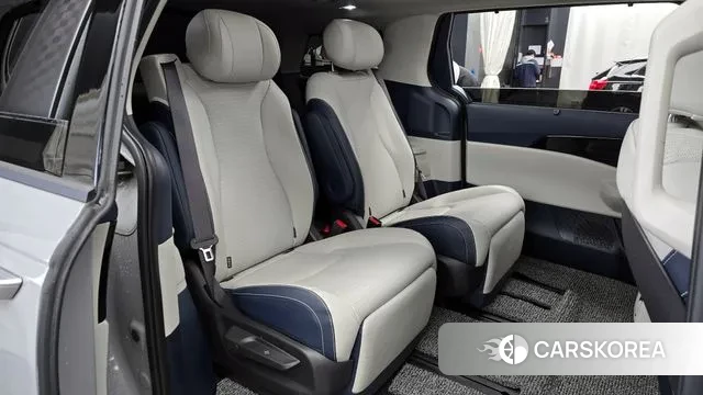 Kia The New Carnival 4th Generation 2025 Серебристо-серый из Кореи, фото 3
