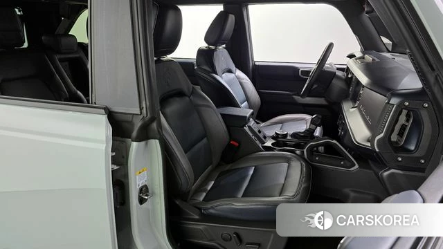 Ford Bronco 6th Generation 2023 Серебристо-серый из Кореи, фото 3