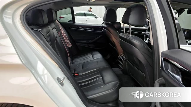 BMW 5 Series (G30) 2019 Белый из Кореи, фото 3