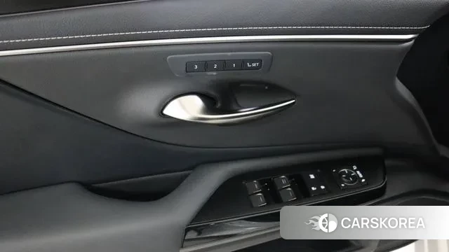 Lexus ES300h 7th generation 2024 Белый из Кореи, фото 3