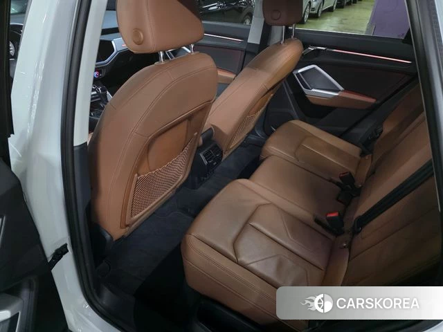 Audi Q3 (F3) 2022 Белый из Кореи, фото 3
