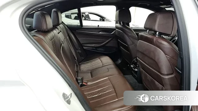 BMW 5 Series (G30) 2018 Белый из Кореи, фото 3