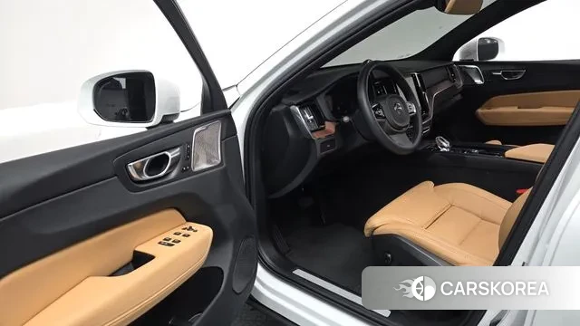 Volvo XC60 second Generation 2024 Белый из Кореи, фото 3