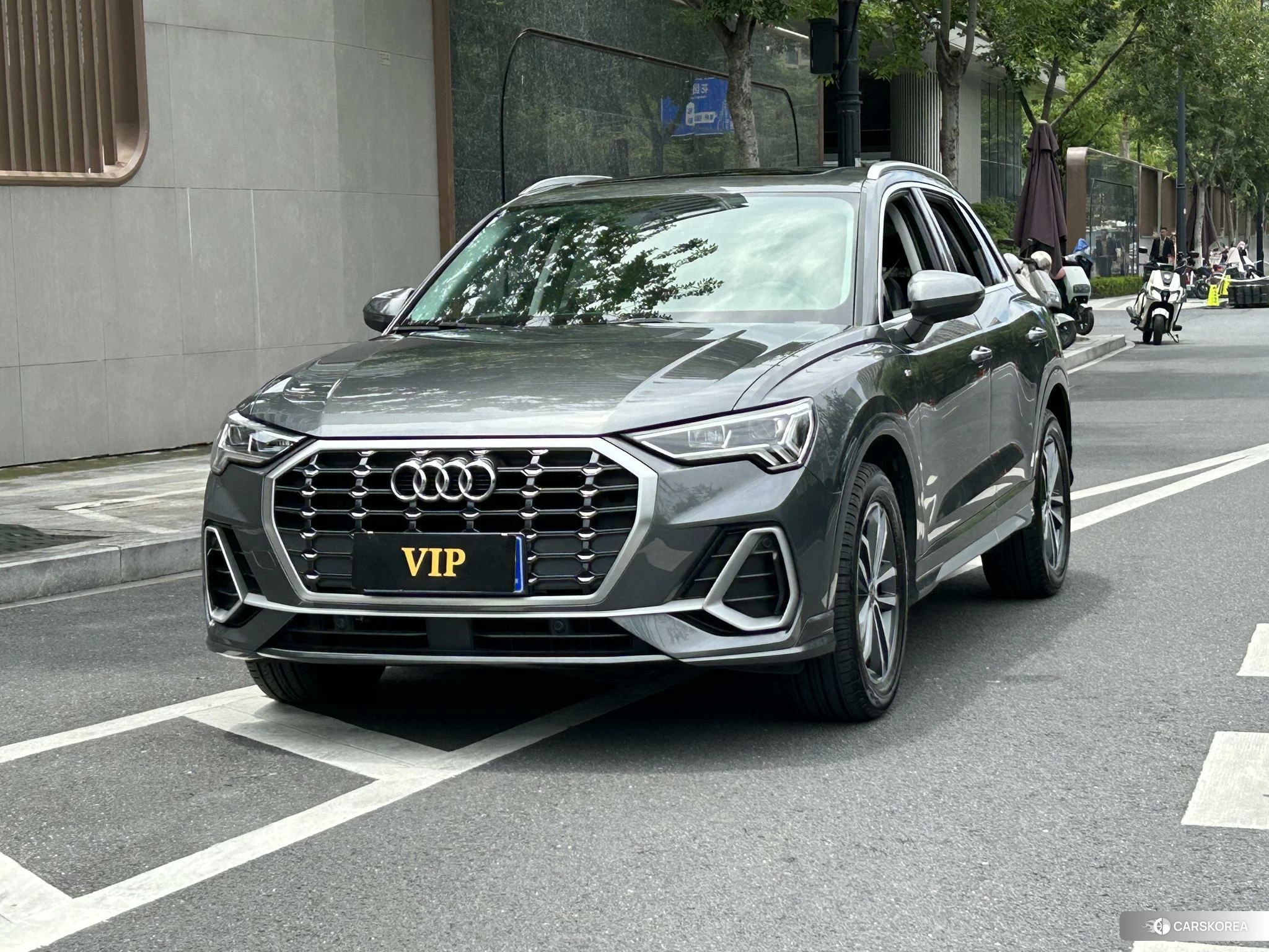 Audi Q3 2020 Темно-серый из Китая, фото 3