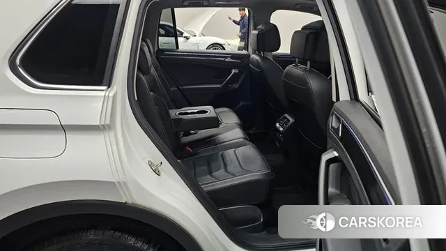 Volkswagen Tiguan second Generation 2022 Белый из Кореи, фото 3