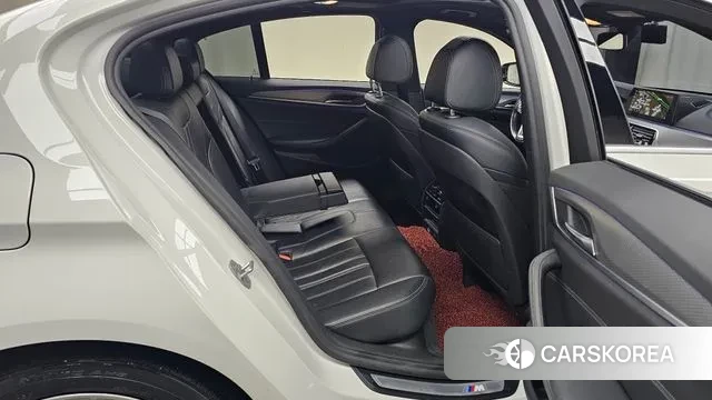 BMW 5 Series (G30) 2018 Белый из Кореи, фото 3