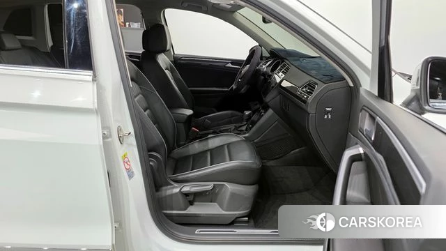 Volkswagen Tiguan second Generation 2019 Белый из Кореи, фото 3