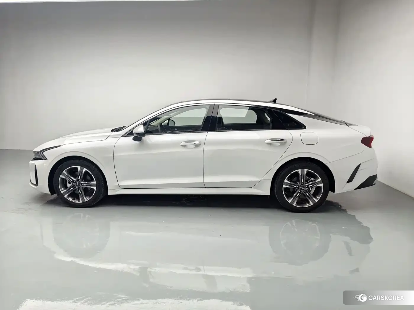 Kia K5 2025 Белый из Китая, фото 3