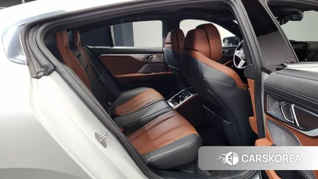 BMW 8 Series (G15) 2022 Белый из Кореи, фото 3