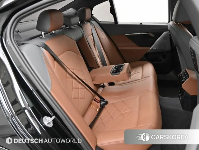 BMW 5 Series (G60) 2023 Черный из Кореи, фото 3