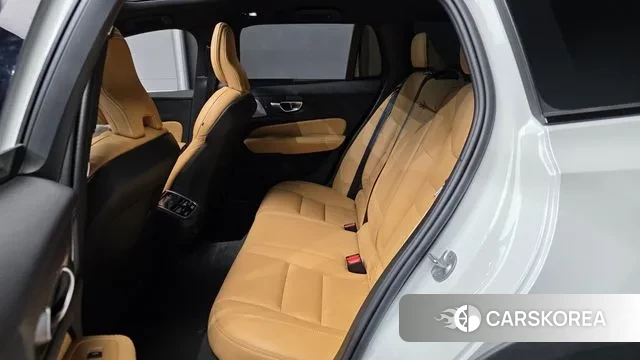 Volvo V60 Cross-Country 2nd Generation 2024 Белый из Кореи, фото 3