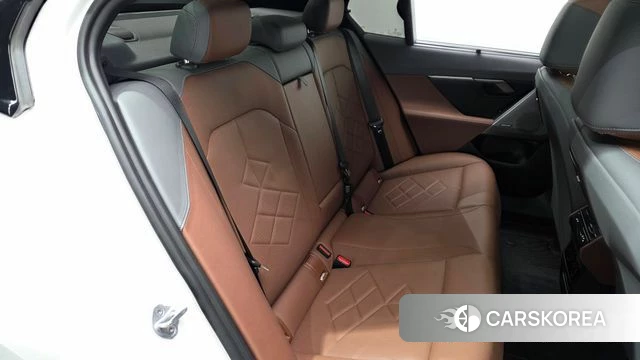 BMW 5 Series (G60) 2024 Белый из Кореи, фото 3