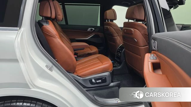 BMW X7 (G07) 2025 Белый из Кореи, фото 3