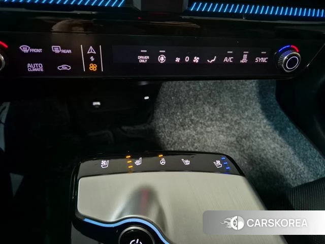 Kia EV6 2023 Серый из Кореи, фото 3