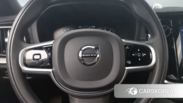 Volvo V60 Cross-Country 2nd Generation 2020 Черный из Кореи, фото 3