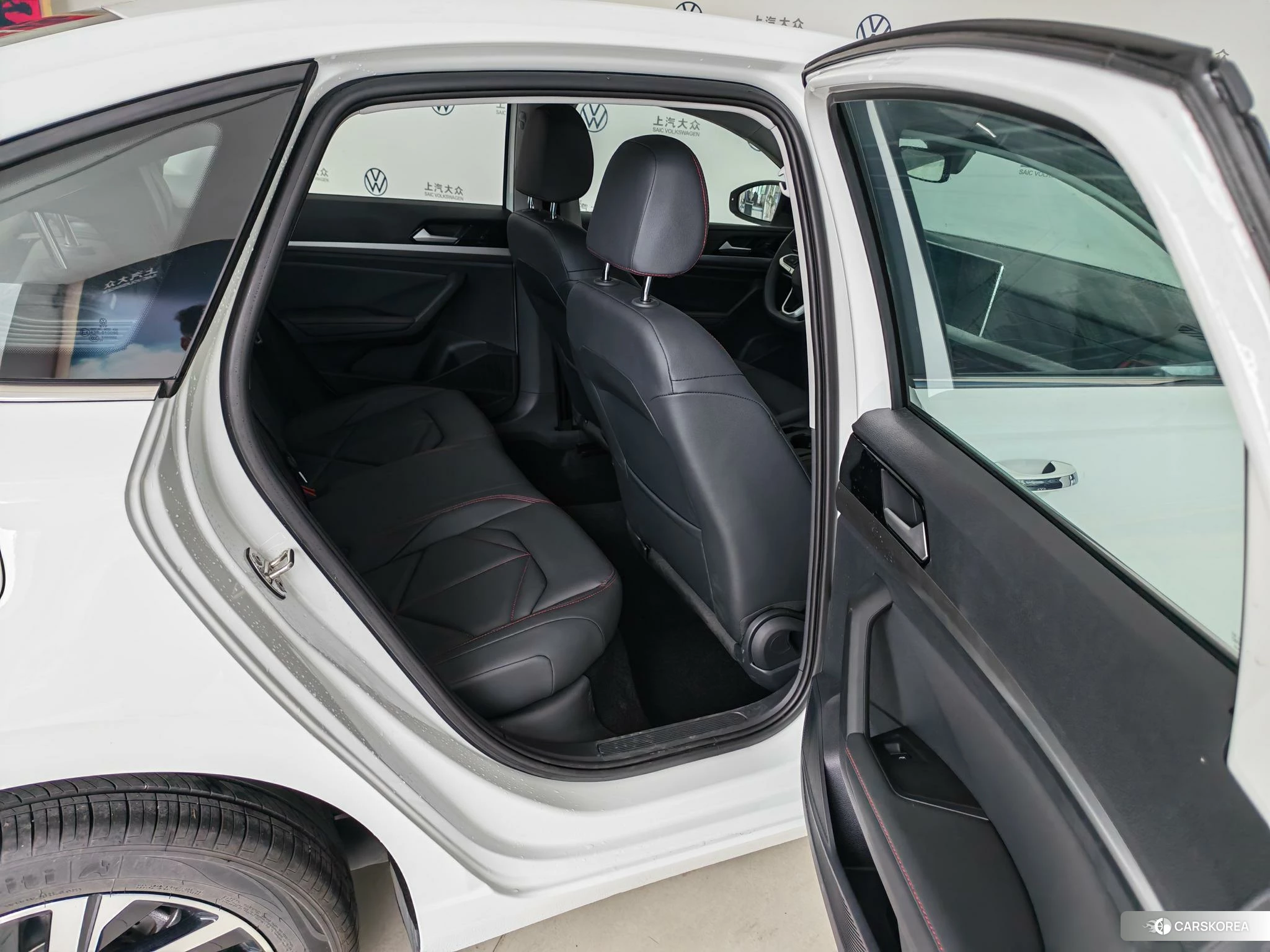 Volkswagen Lavida 2023 Белый из Китая, фото 3