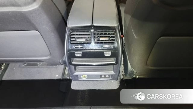 BMW 5 Series (G30) 2023 Серебристо-серый из Кореи, фото 3