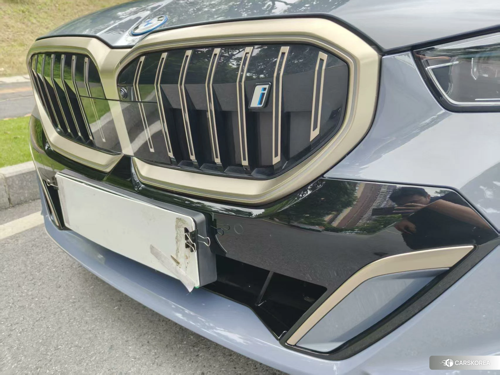 BMW i5 2024 Серебристо-серый из Китая, фото 3