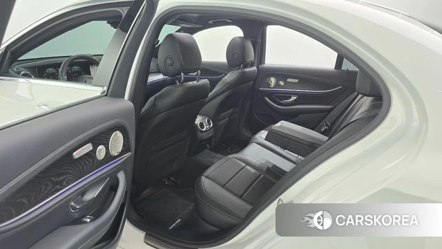 Mercedes-Benz E-Class W213 2023 Белый из Кореи, фото 3