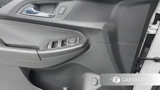 Chevrolet (GM Daewoo) Trailblazer 2022 Белый из Кореи, фото 3