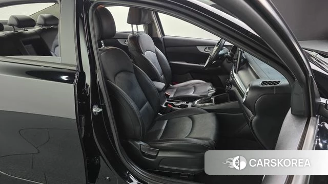 Kia The New K3 2nd generation 2022 Черный из Кореи, фото 3