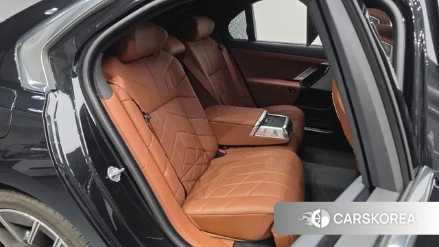 BMW 7 Series (G70) 2024 Черный из Кореи, фото 3