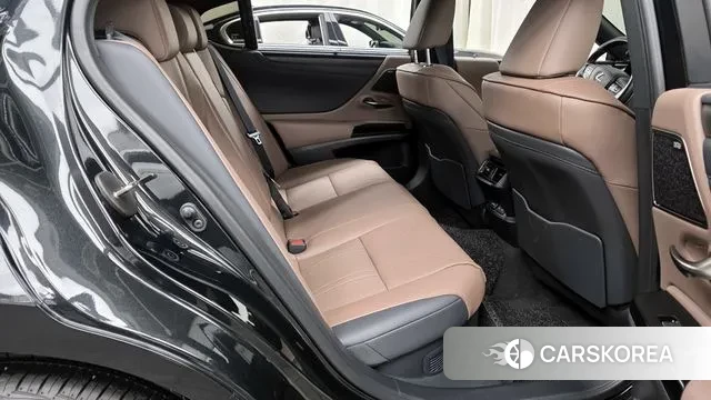 Lexus ES300h 7th generation 2025 Черный из Кореи, фото 3