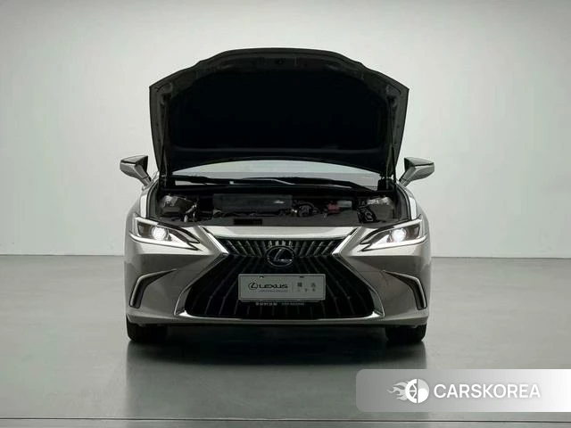 Lexus ES 2023 Серебристо-серый из Китая, фото 3