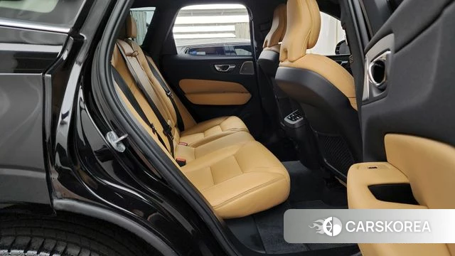 Volvo XC60 second Generation 2023 Черный из Кореи, фото 3