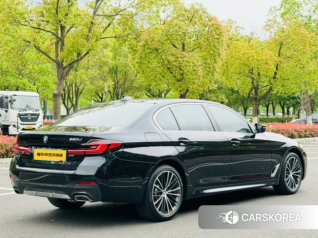 BMW 5 series 2022 Черный из Китая, фото 3