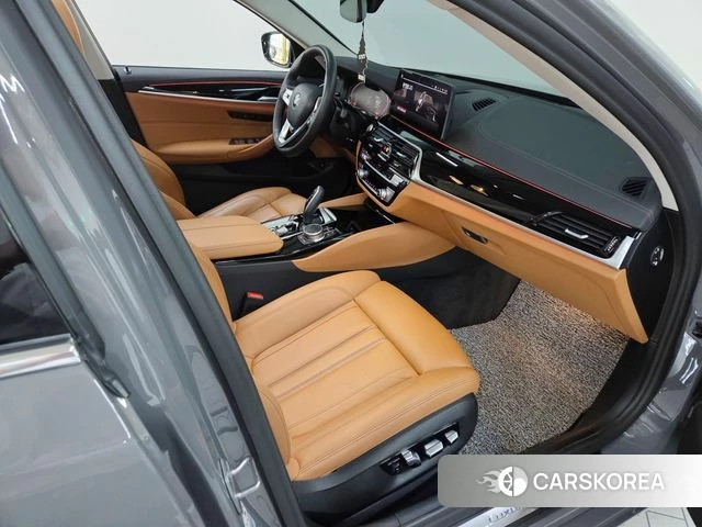 BMW 5 Series (G30) 2022 Серебристо-серый из Кореи, фото 3