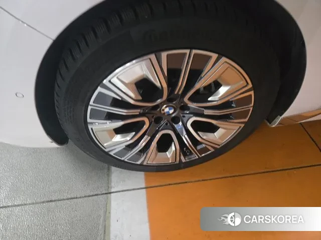 BMW 7 Series (G70) 2023 Белый из Кореи, фото 3