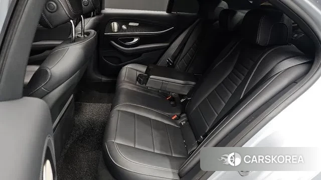 Mercedes-Benz E-Class W213 2023 Серебряный из Кореи, фото 3